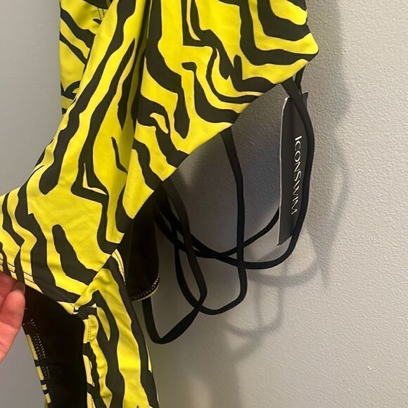 Icon Swim Women's Yellow Zebra Print Strappy Halter One Piece Swimsuit XL NWT - Picture 3 of 5